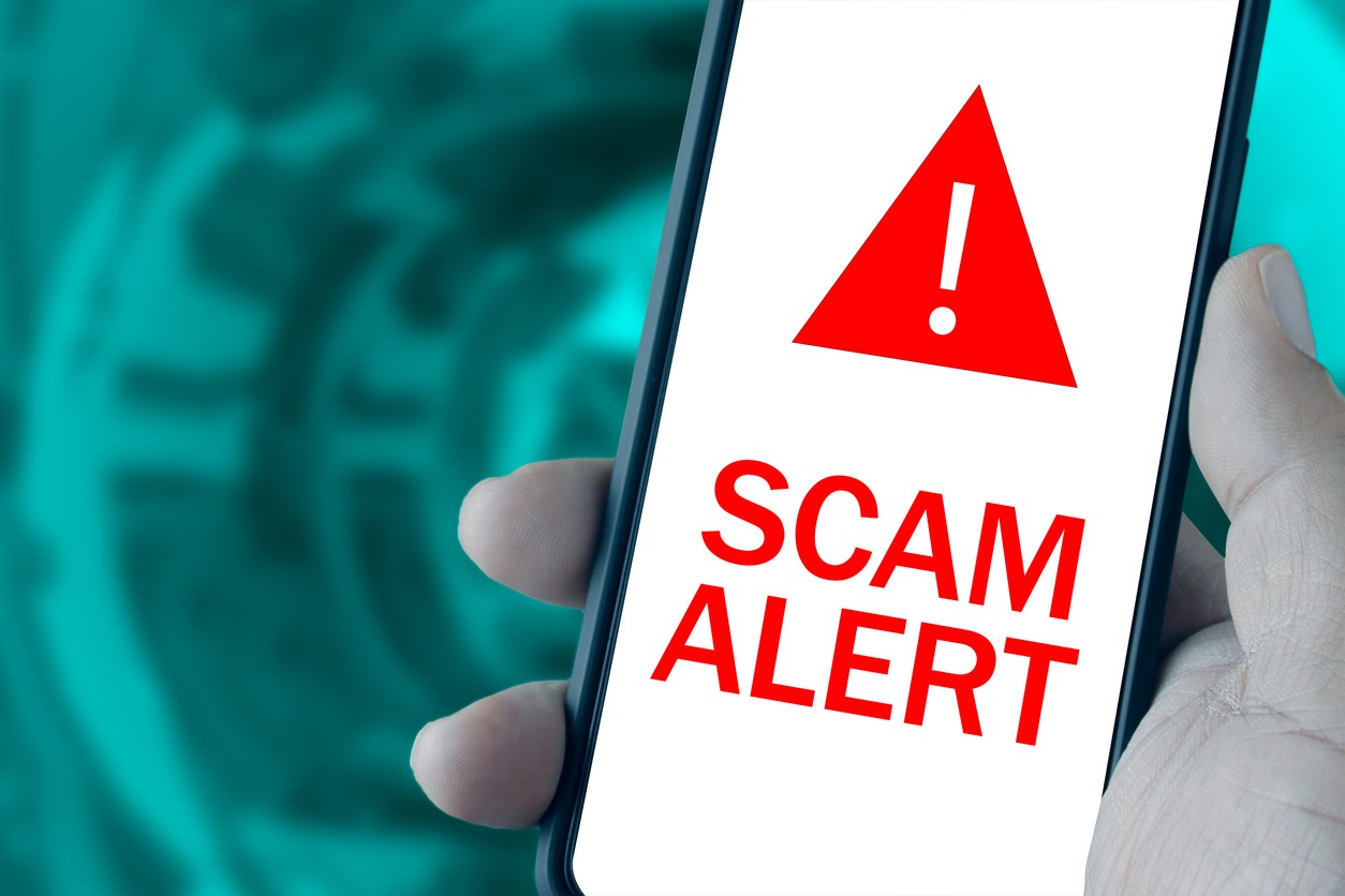 scam-alert-message-on-phone